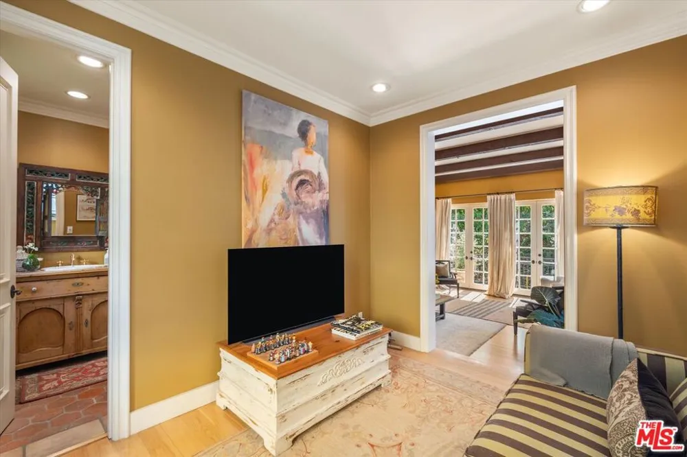 9835 Portola Drive Los Angeles, CA 90210