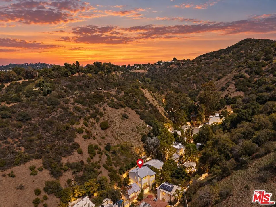 9835 Portola Drive Los Angeles, CA 90210