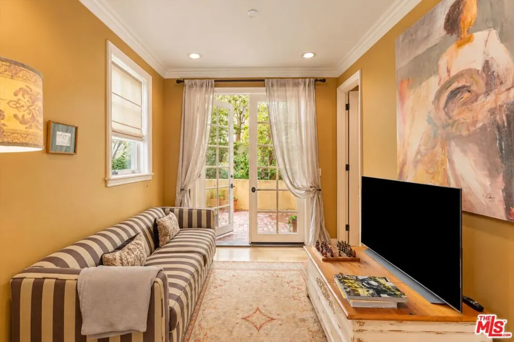 9835 Portola Drive Los Angeles, CA 90210