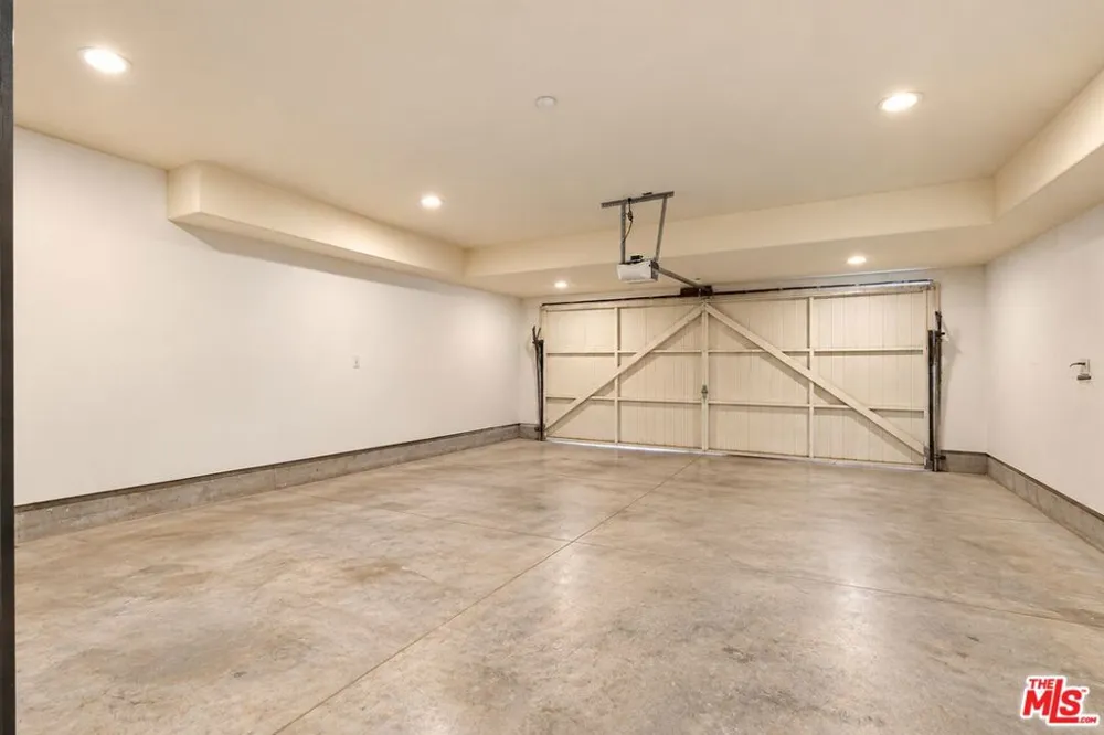 9835 Portola Drive Los Angeles, CA 90210
