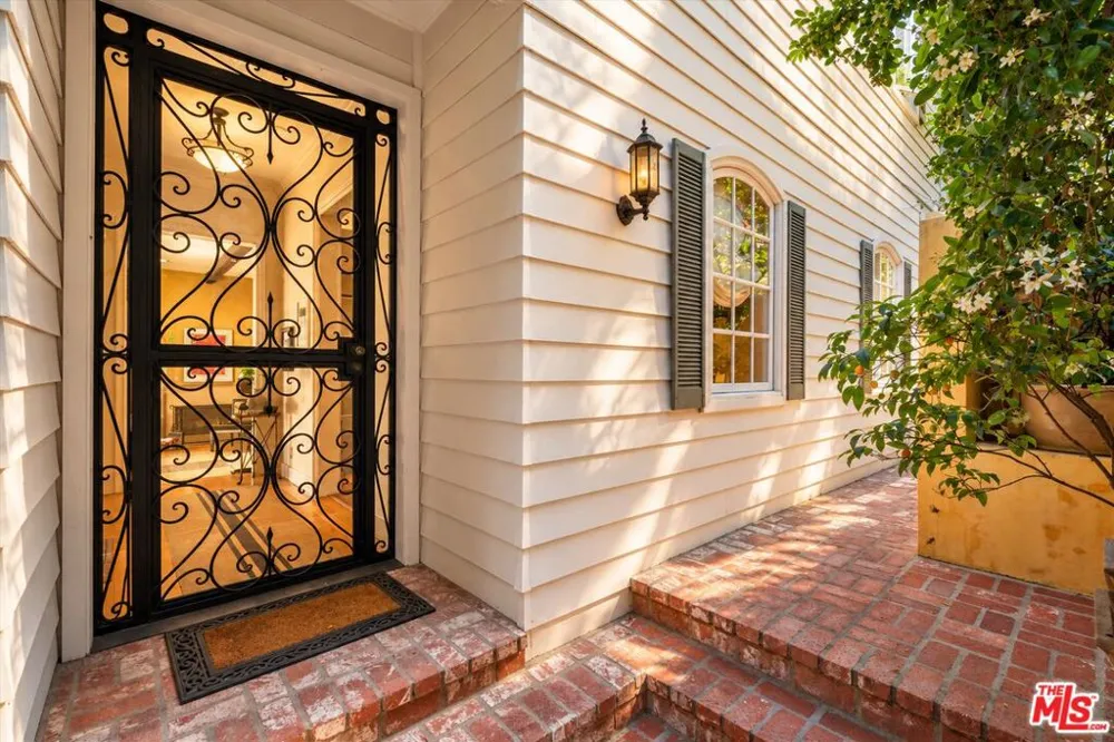 9835 Portola Drive Los Angeles, CA 90210