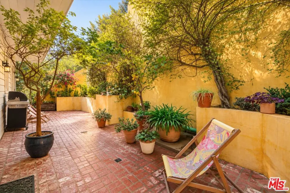 9835 Portola Drive Los Angeles, CA 90210