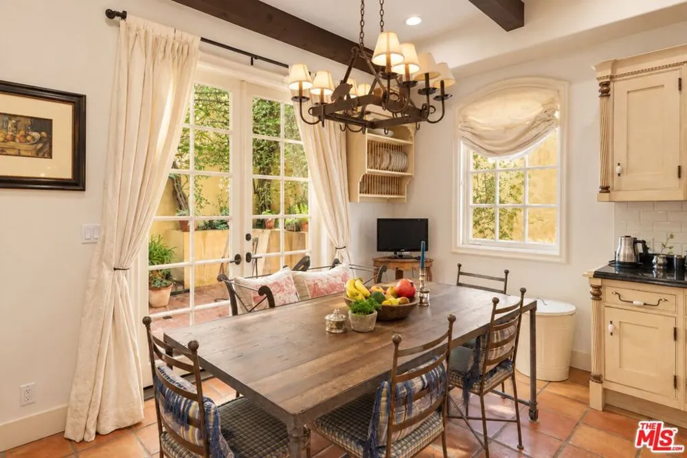9835 Portola Drive Los Angeles, CA 90210