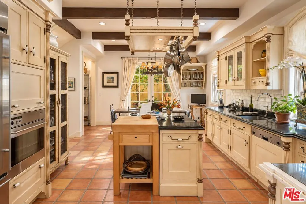 9835 Portola Drive Los Angeles, CA 90210