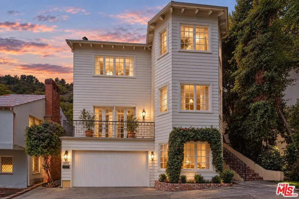 9835 Portola Drive Los Angeles, CA 90210