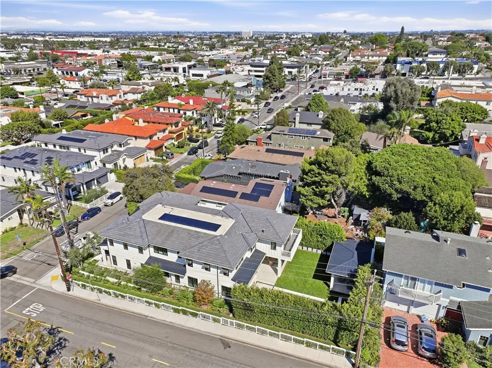 1002 10th Manhattan Beach, CA 90266