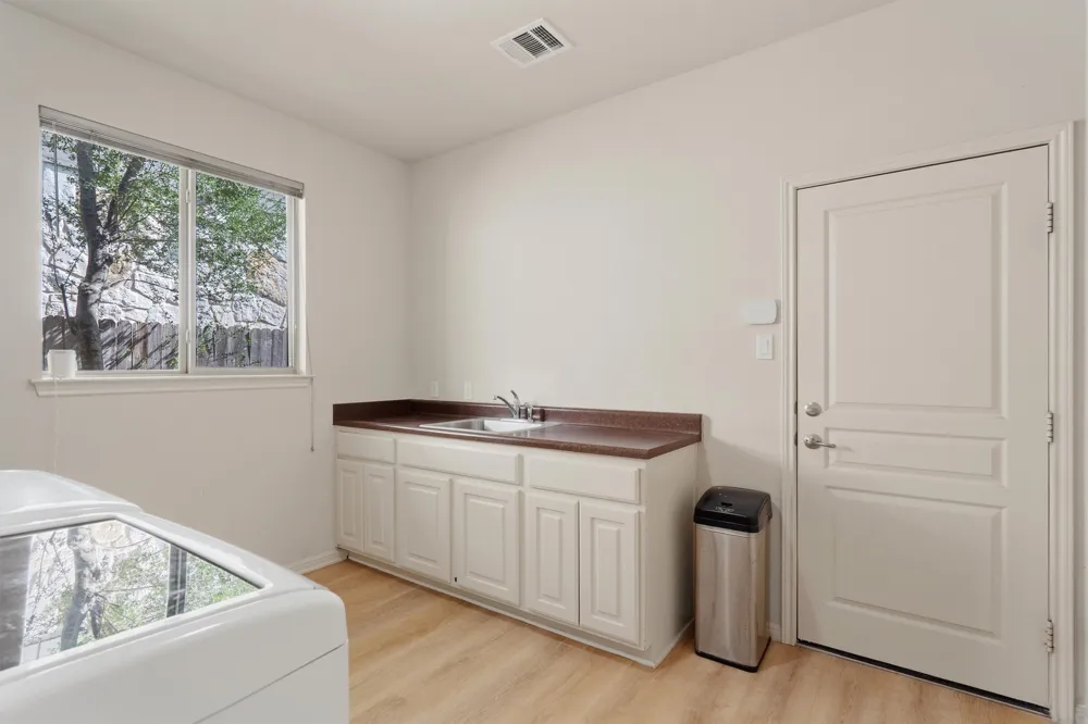 10113 Loxley Lane Austin, TX 78717