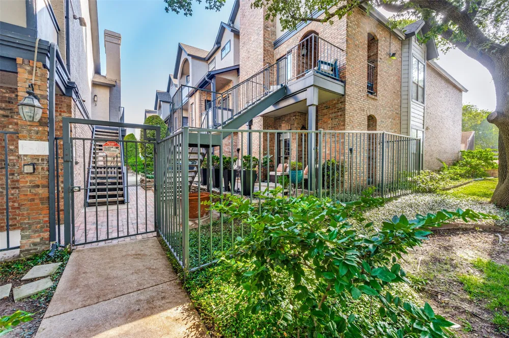 4102 Buena Vista Street #13 Dallas, TX 75204