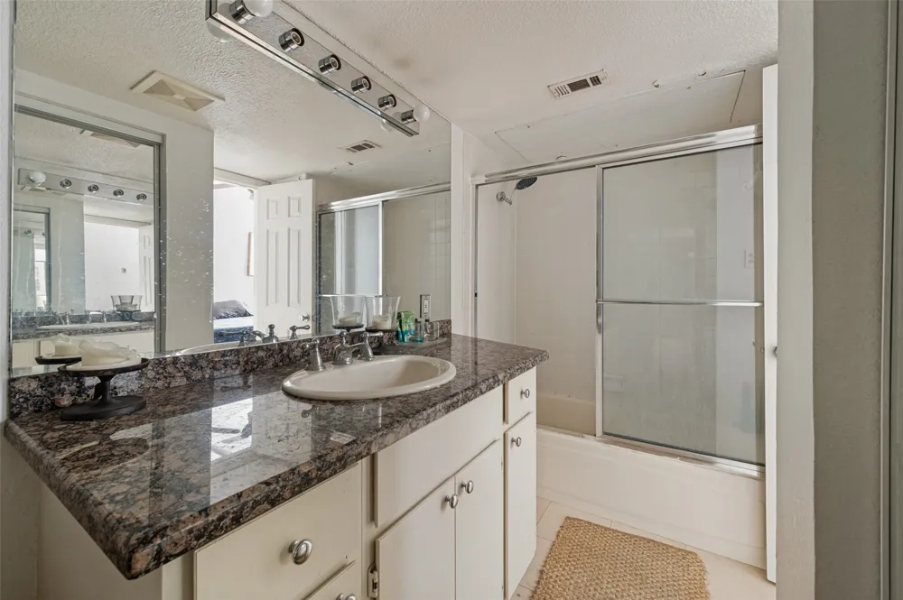 4102 Buena Vista Street #13 Dallas, TX 75204