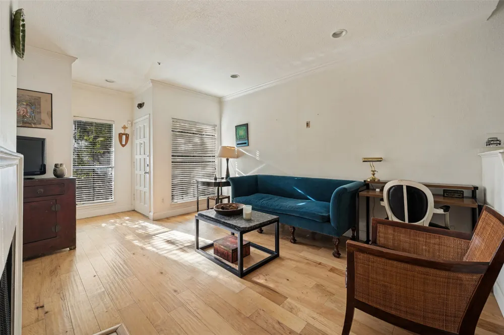 4102 Buena Vista Street #13 Dallas, TX 75204