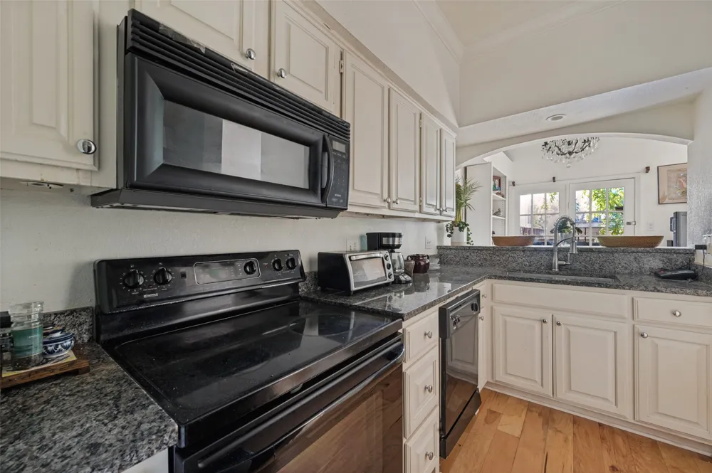 4102 Buena Vista Street #13 Dallas, TX 75204