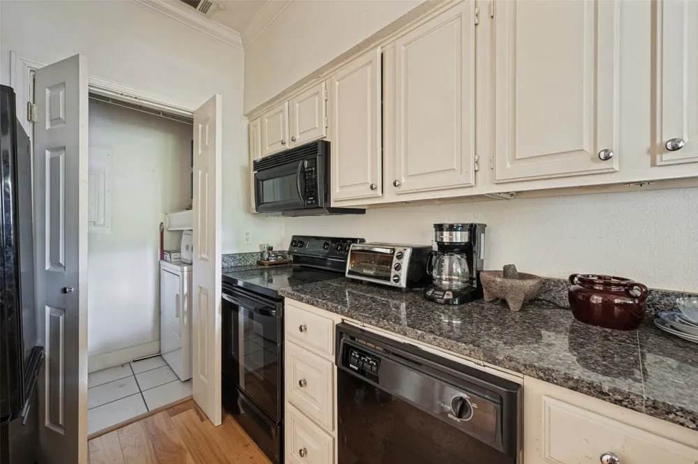 4102 Buena Vista Street #13 Dallas, TX 75204