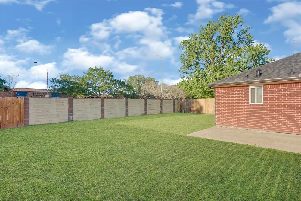 1826 Crestview Court Missouri City, TX 77459