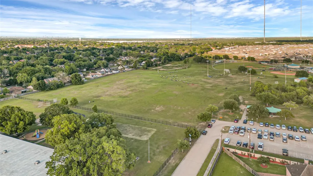 1826 Crestview Court Missouri City, TX 77459