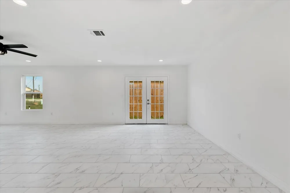 311 Road 51021 Cleveland, TX 77327