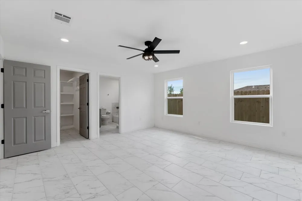 311 Road 51021 Cleveland, TX 77327