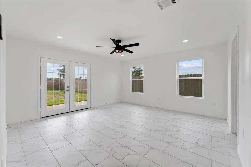 311 Road 51021 Cleveland, TX 77327