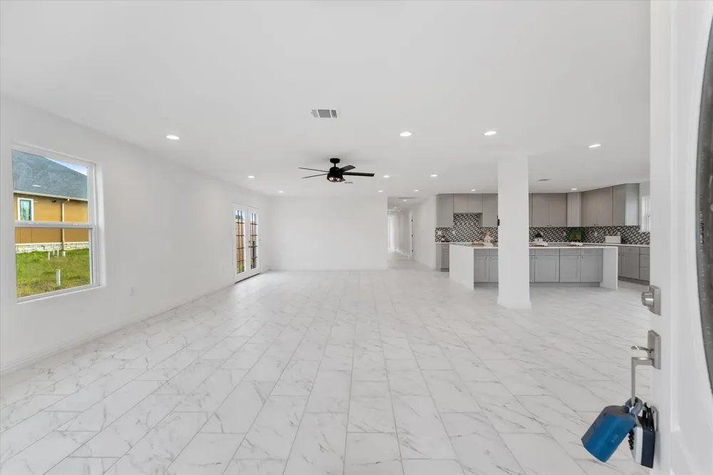 311 Road 51021 Cleveland, TX 77327