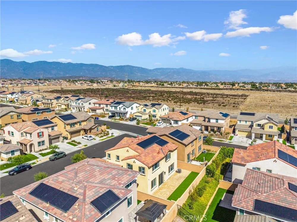 16775 Fern Pine Fontana, CA 92336