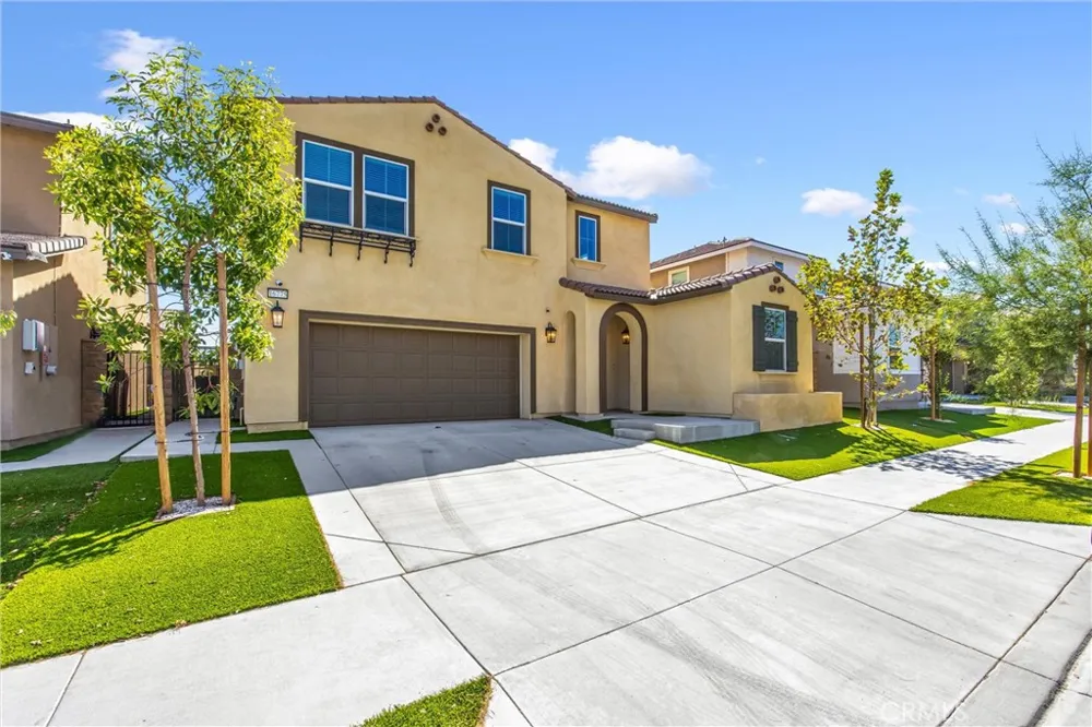 16775 Fern Pine Fontana, CA 92336