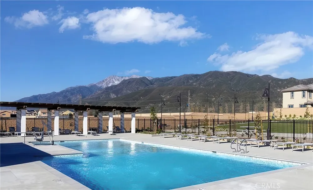 16775 Fern Pine Fontana, CA 92336