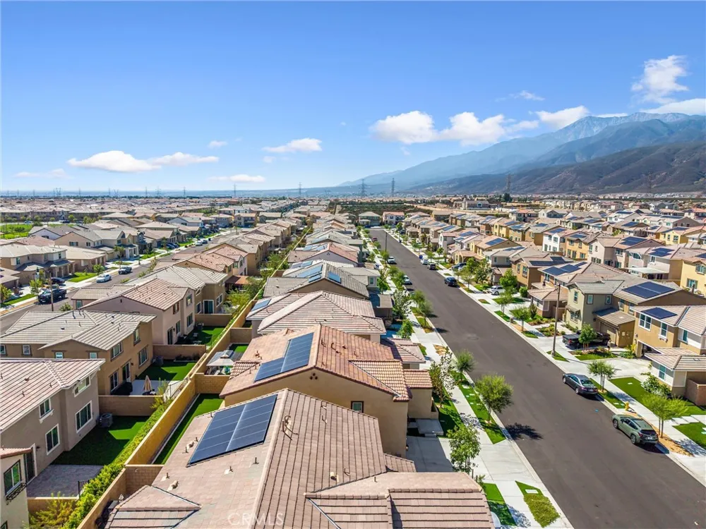 16775 Fern Pine Fontana, CA 92336