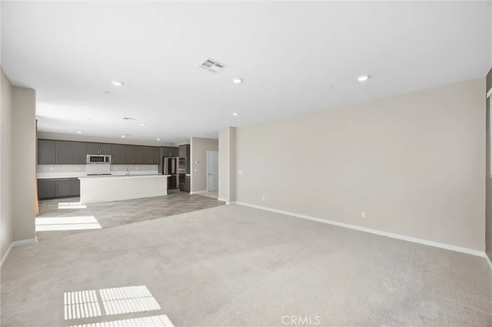 16775 Fern Pine Fontana, CA 92336