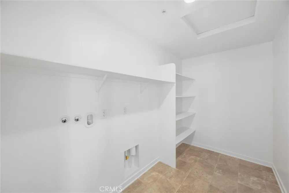 16775 Fern Pine Fontana, CA 92336