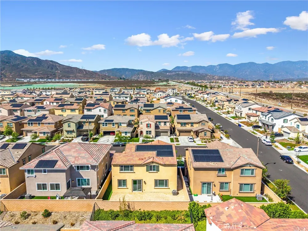 16775 Fern Pine Fontana, CA 92336