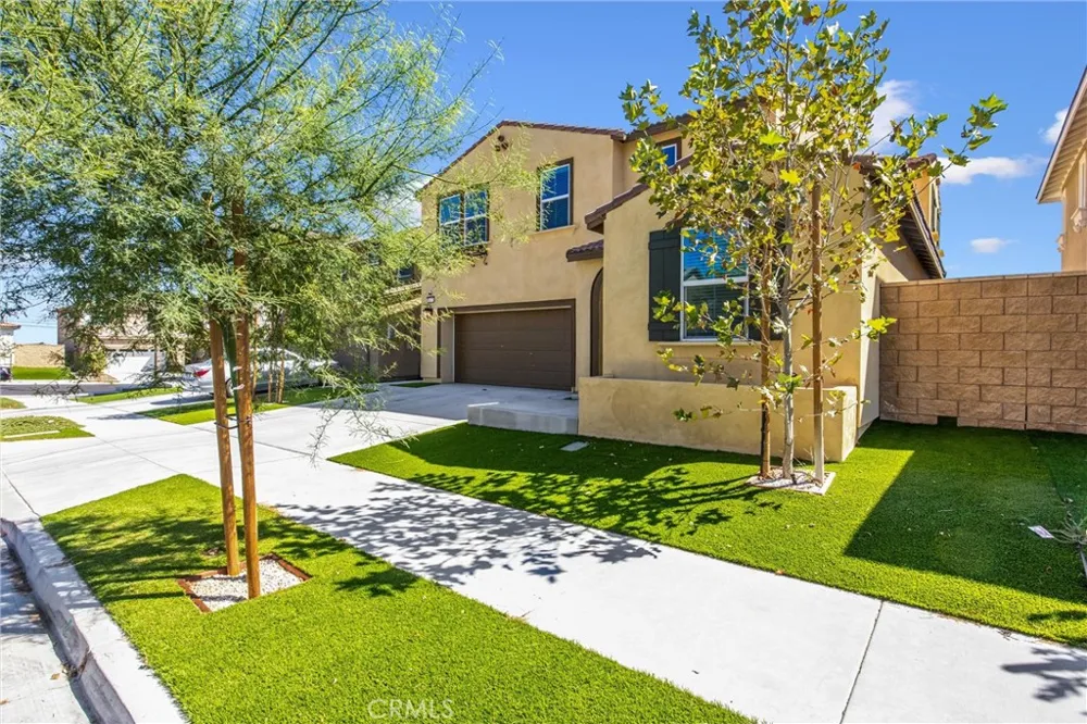 16775 Fern Pine Fontana, CA 92336