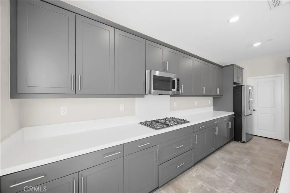 16775 Fern Pine Fontana, CA 92336