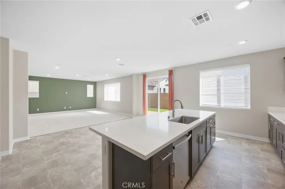 16775 Fern Pine Fontana, CA 92336