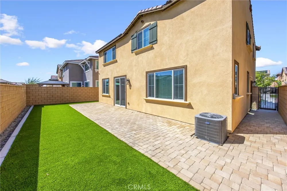 16775 Fern Pine Fontana, CA 92336