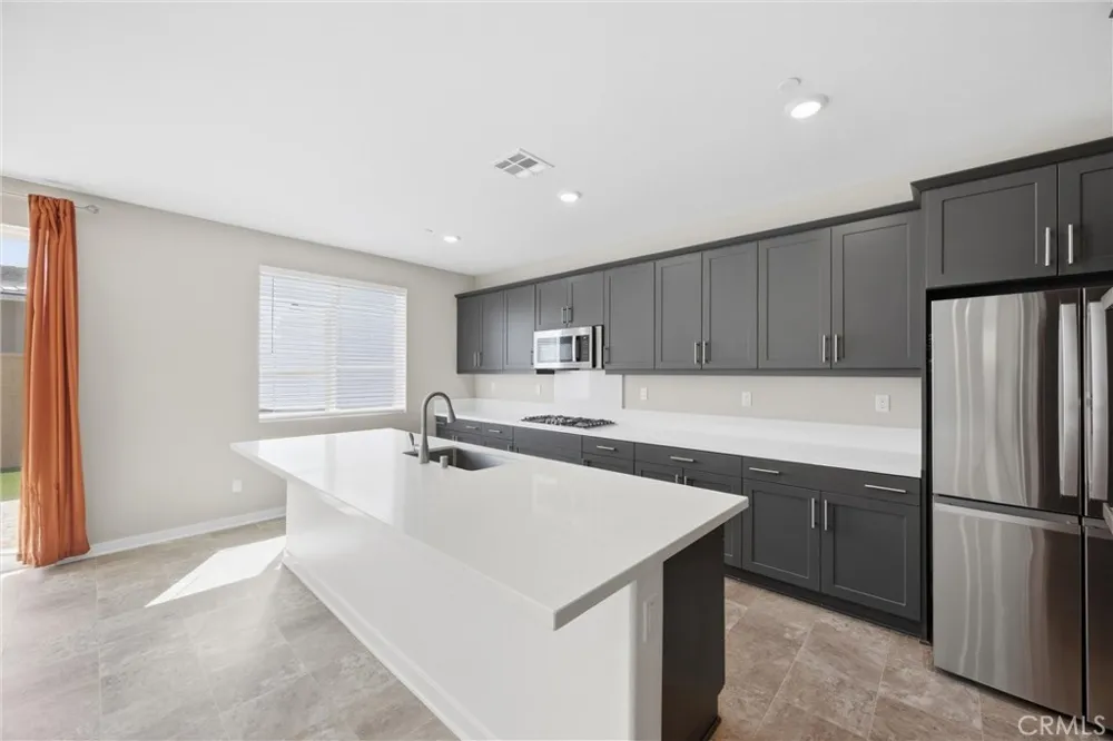 16775 Fern Pine Fontana, CA 92336