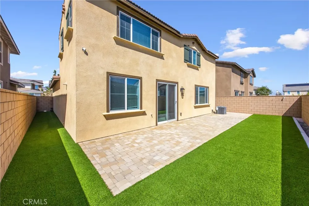 16775 Fern Pine Fontana, CA 92336