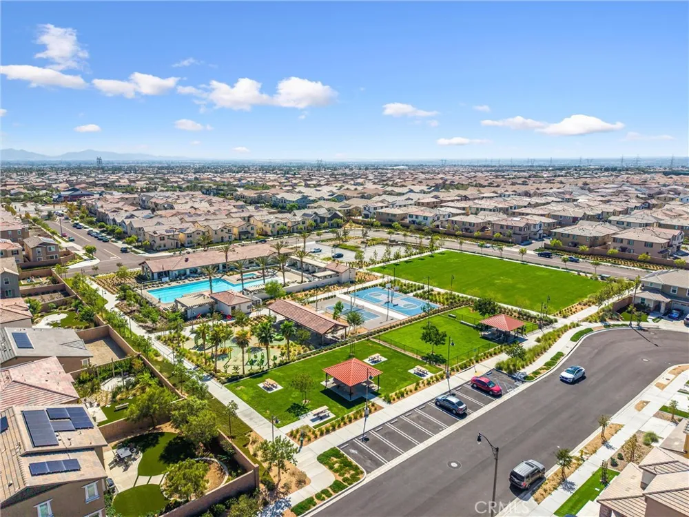 16775 Fern Pine Fontana, CA 92336