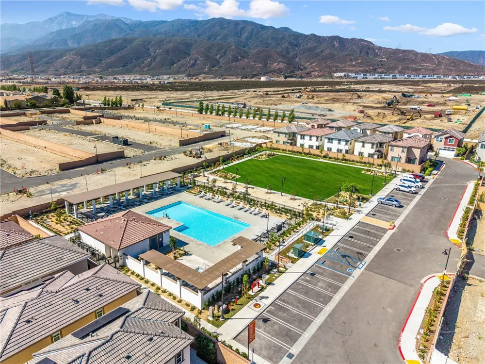 16775 Fern Pine Fontana, CA 92336