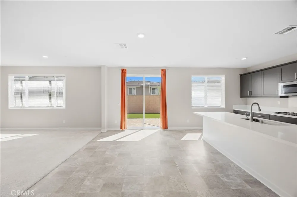 16775 Fern Pine Fontana, CA 92336