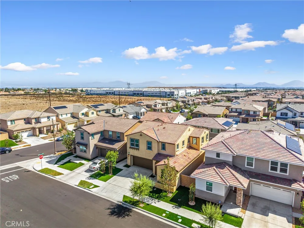 16775 Fern Pine Fontana, CA 92336