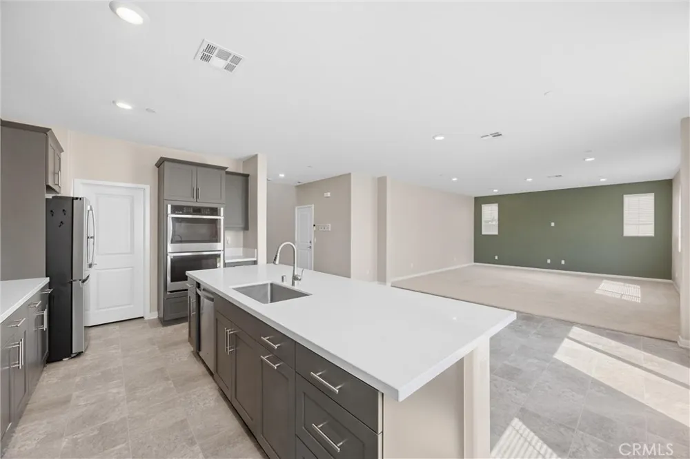 16775 Fern Pine Fontana, CA 92336