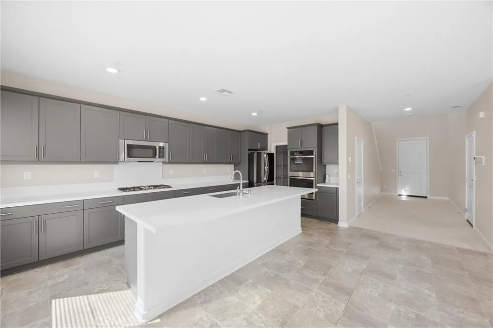 16775 Fern Pine Fontana, CA 92336