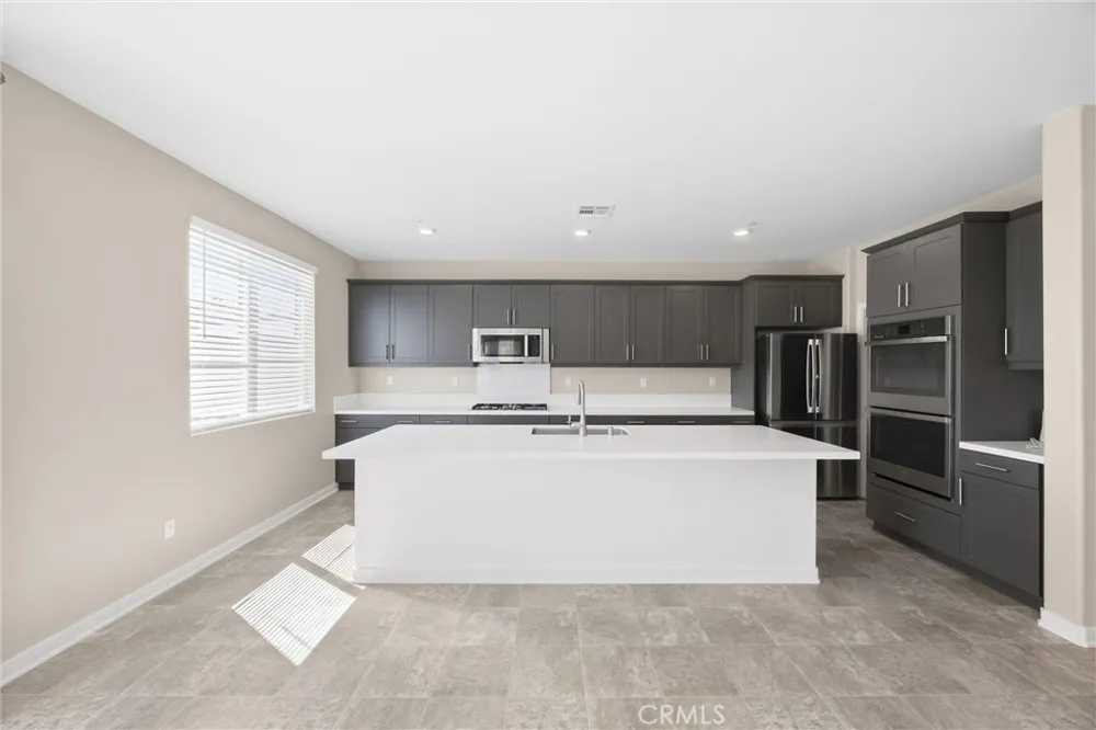 16775 Fern Pine Fontana, CA 92336