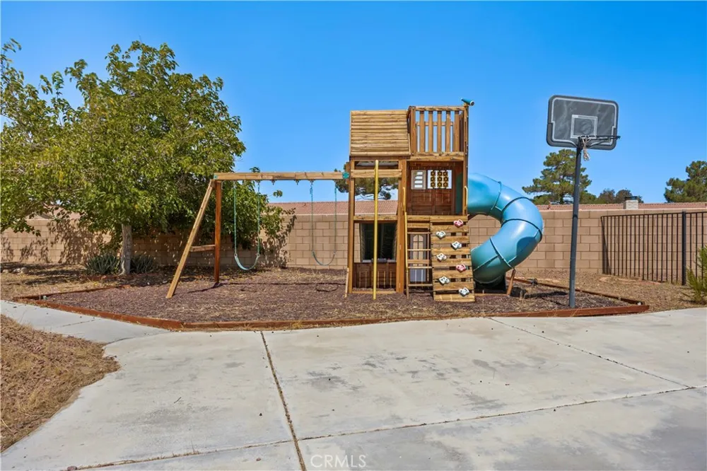 10716 Wakefield Street E Adelanto, CA 92301