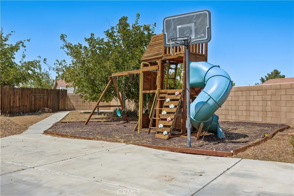 10716 Wakefield Street E Adelanto, CA 92301