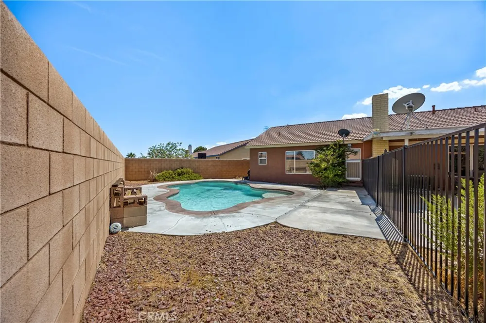 10716 Wakefield Street E Adelanto, CA 92301