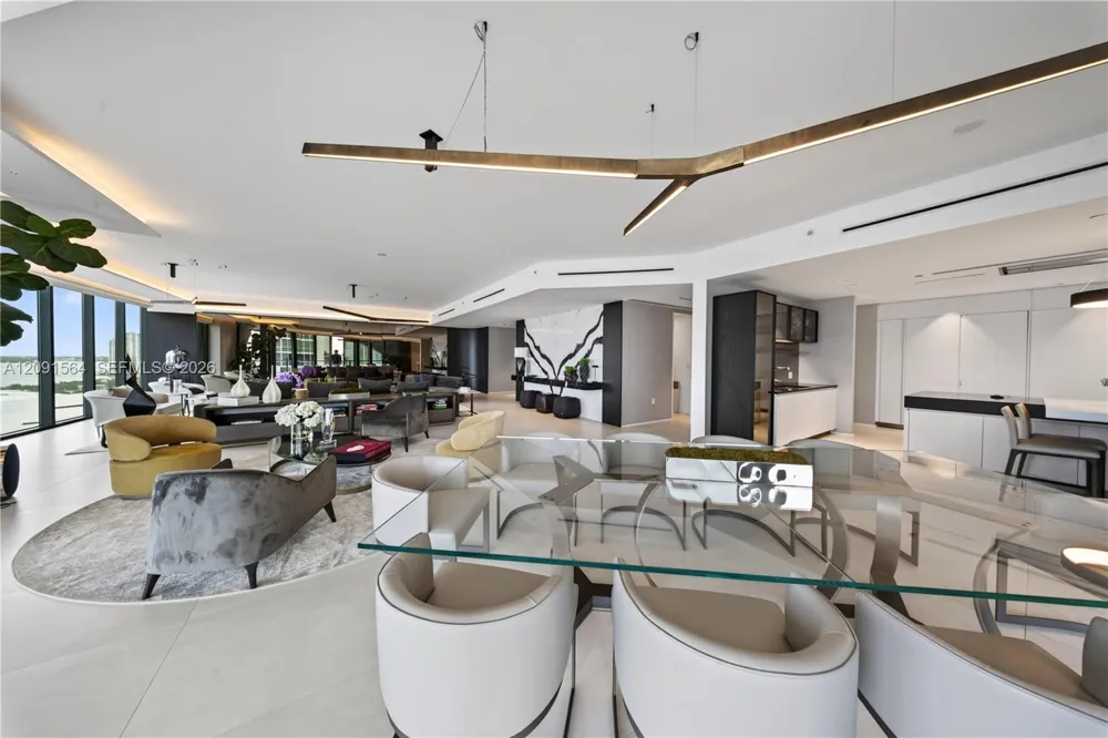 1000 NE Biscayne Blvd #2202 Miami, FL 33132