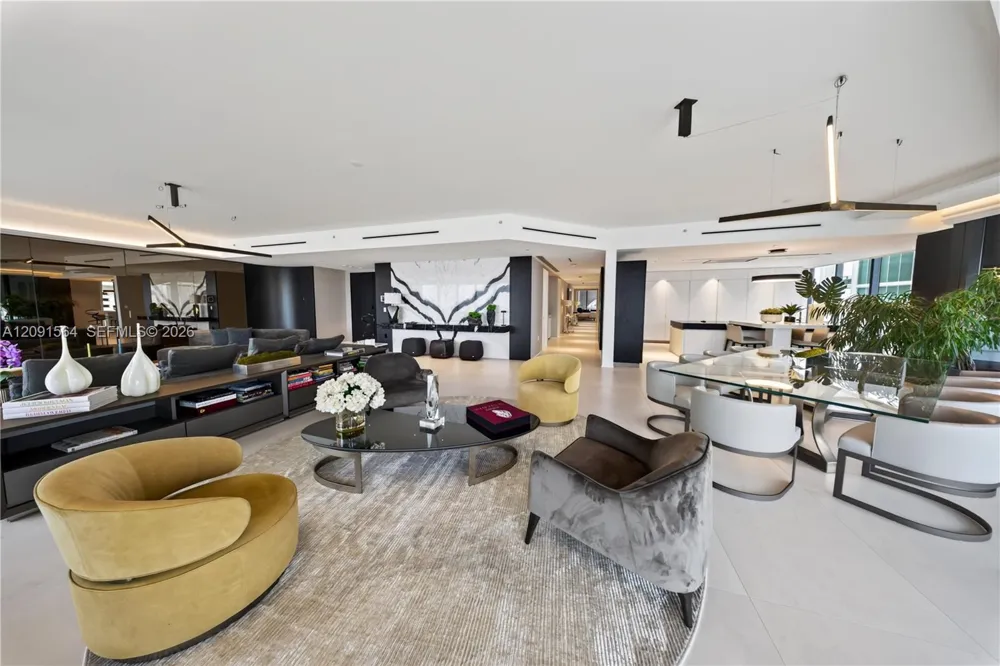 1000 NE Biscayne Blvd #2202 Miami, FL 33132