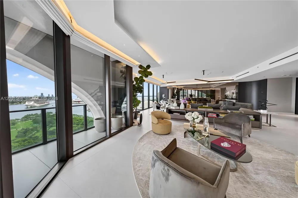 1000 NE Biscayne Blvd #2202 Miami, FL 33132