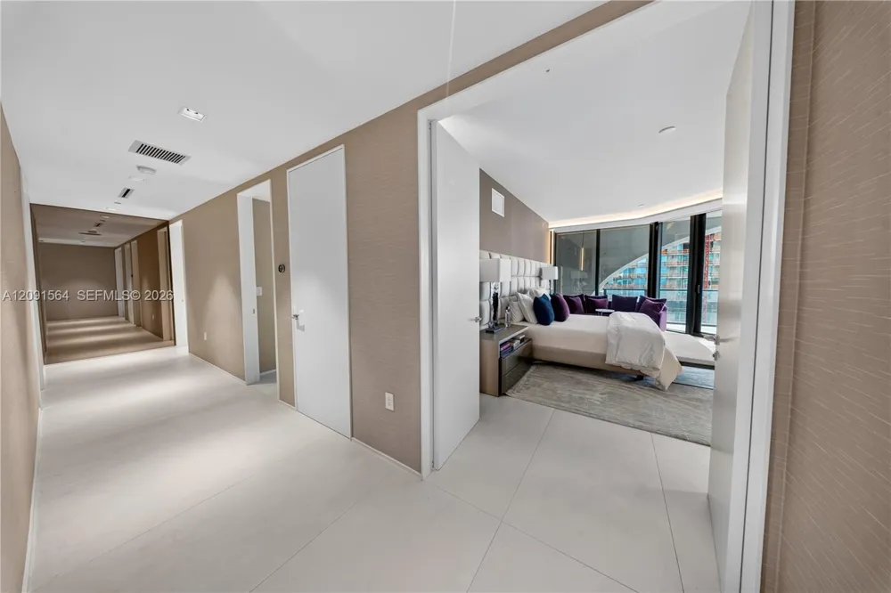 1000 NE Biscayne Blvd #2202 Miami, FL 33132