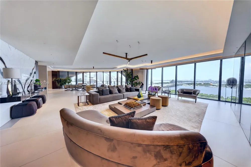 1000 NE Biscayne Blvd #2202 Miami, FL 33132
